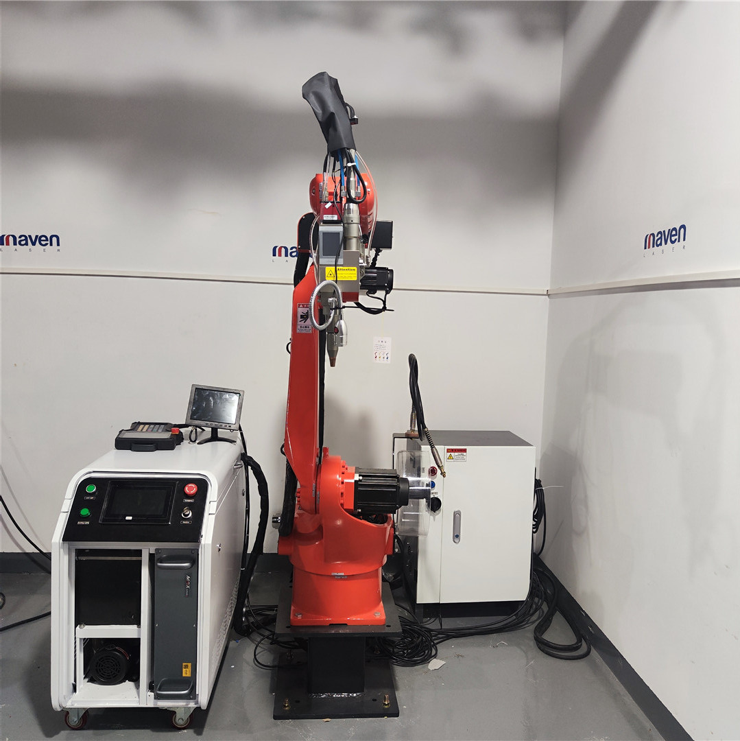 Saldatrice laser a fibra automatica robotizzata a 6 assi ad alta precisione con alimentatore di filo da 1000 W-2000 W-13