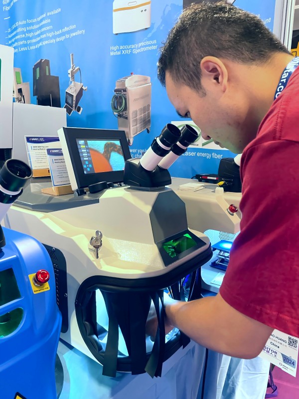 https://www.mavenlazer.com/desktop-portable-micro-qcw-fiber-laser-welding-machine-for-jewelry-gold-silver-product/