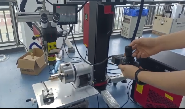 https://www.mavenlazer.com/industrial-cobot-laser-cleaning-machine-2-product/