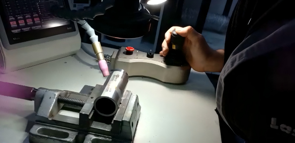 https://www.mavenlazer.com/industrial-cobot-laser-cleaning-machine-2-product/